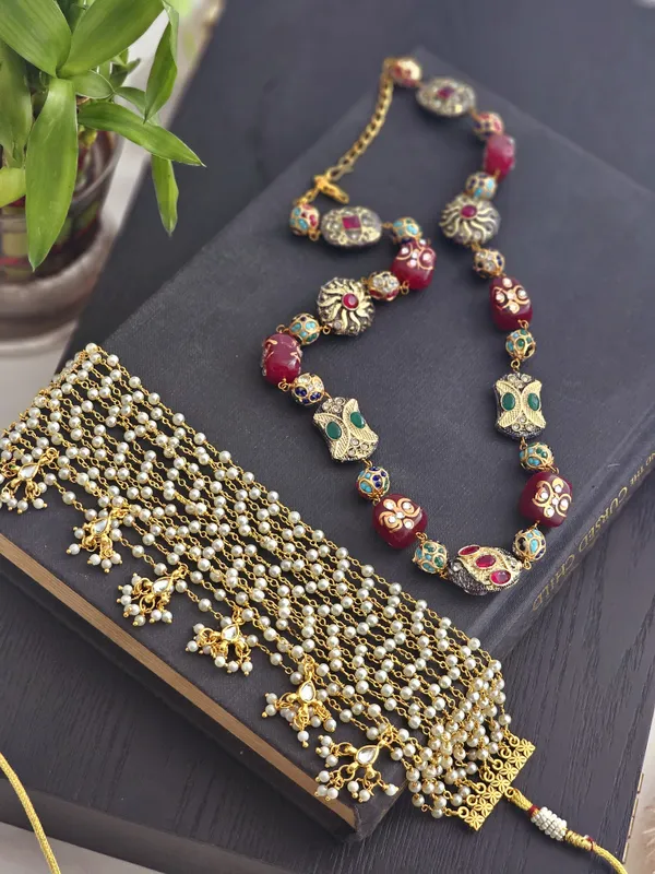 Layered_Combo_Necklace_Set_with_Pearl_Choker_and_Handpainted_Quartz_Necklace