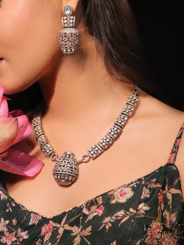 Golden_Glow_AD_Necklace_Set