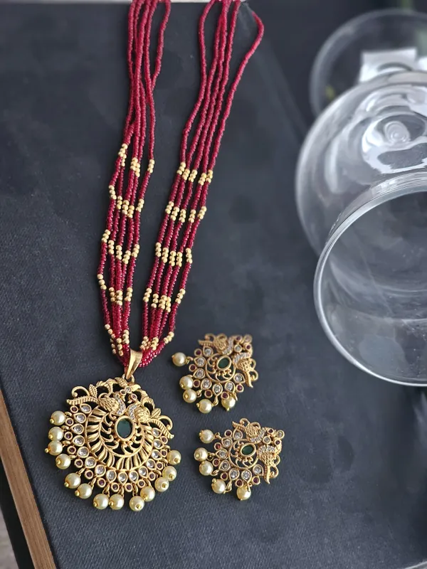 Beautiful_red_string_necklace_set