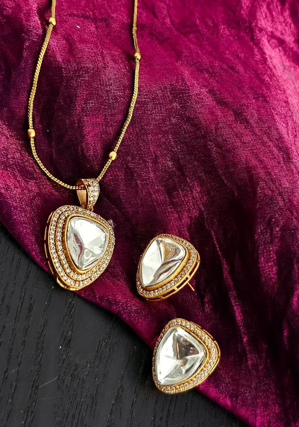 Astera_Kundan_Pendant_Set