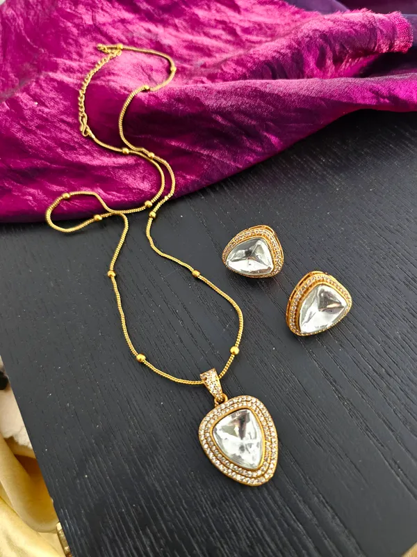 Astera_Kundan_Pendant_Set