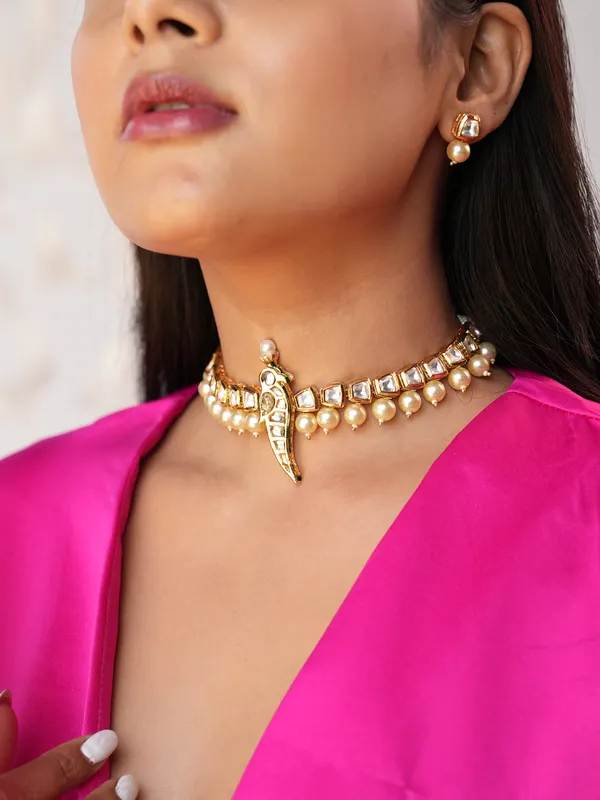 Avyana_Kundan_Bird_Choker_Set_with_Semi-Precious_Pearls