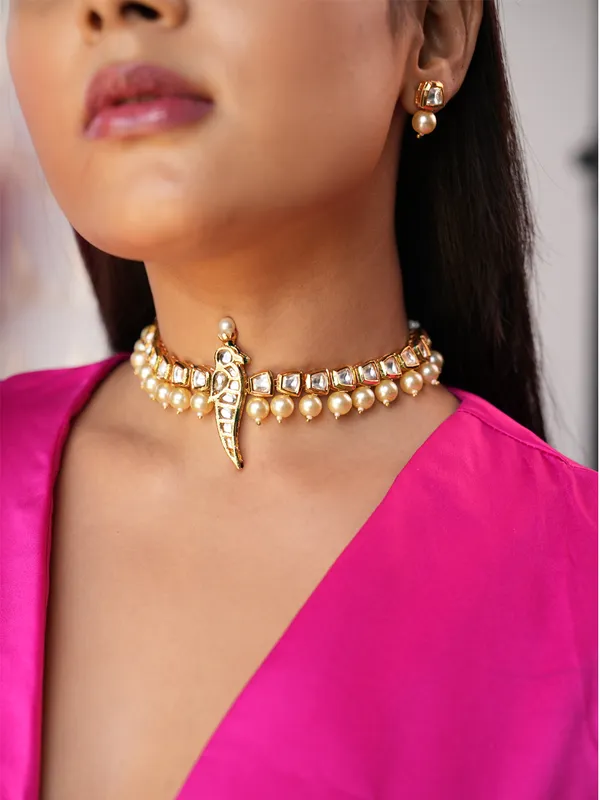 Avyana_Kundan_Bird_Choker_Set_with_Semi-Precious_Pearls