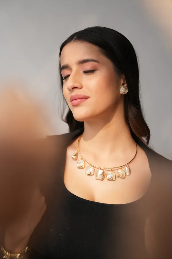 Eliana_Natural_Mother_of_Pearl_Necklace_Set