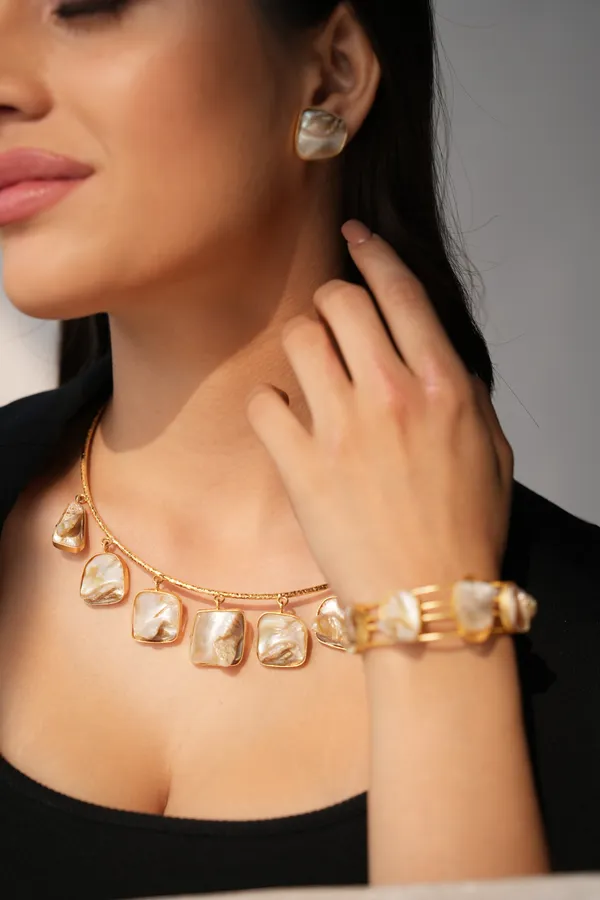 Eliana_Natural_Mother_of_Pearl_Necklace_Set