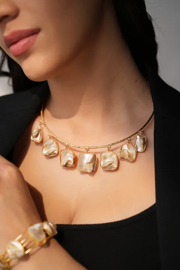 Eliana_Natural_Mother_of_Pearl_Necklace_Set