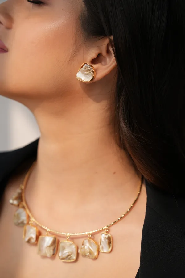 Eliana_Natural_Mother_of_Pearl_Necklace_Set