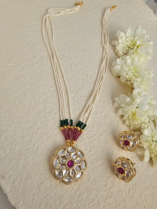 Minimal_Kundan_Pendant_Necklace_Set
