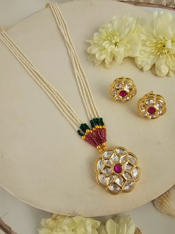 Minimal_Kundan_Pendant_Necklace_Set