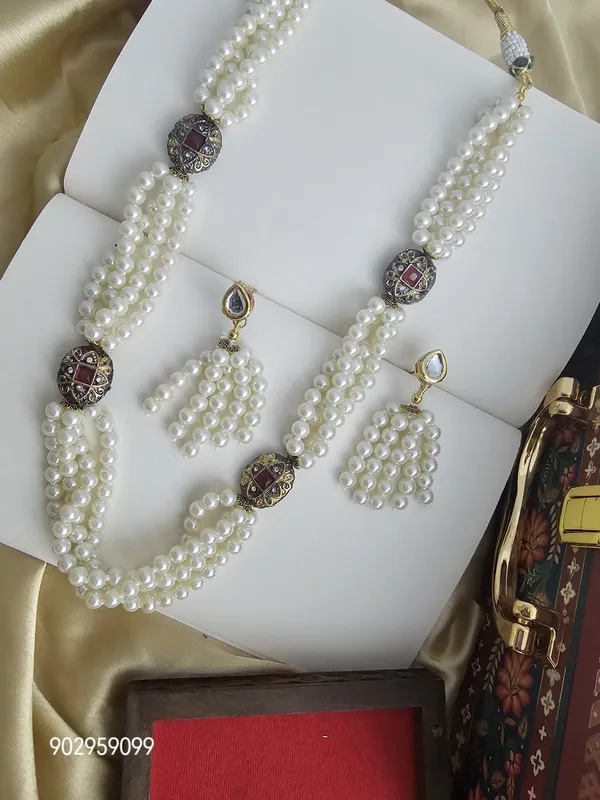 Semi-Precious_Pearl_Necklace