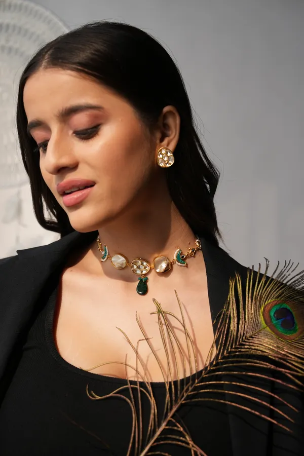 Riana_Handmade_Pachi_Choker_Set_with_Kundan_Earrings