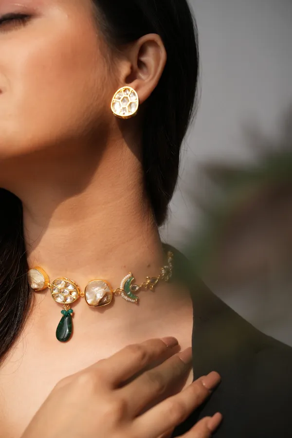 Riana_Handmade_Pachi_Choker_Set_with_Kundan_Earrings