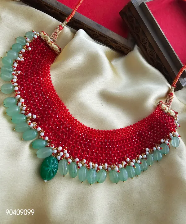 Manika_Red_Beaded_Necklace_Green_Stones