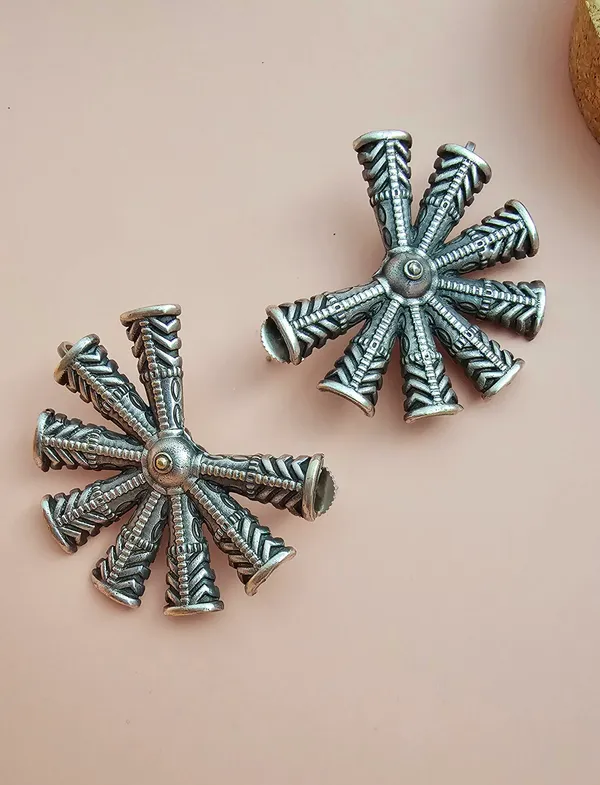 Silver_Plated_intricate_Shield_of_Arrows_earrings