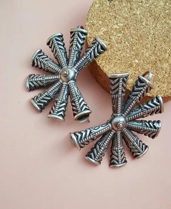 Silver_Plated_intricate_Shield_of_Arrows_earrings