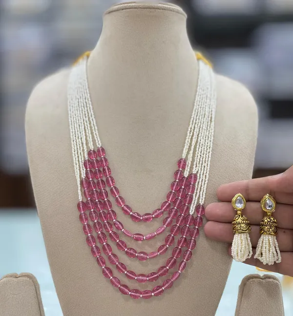 Long_Beaded_Necklace_with_Pink_Glass_Stones