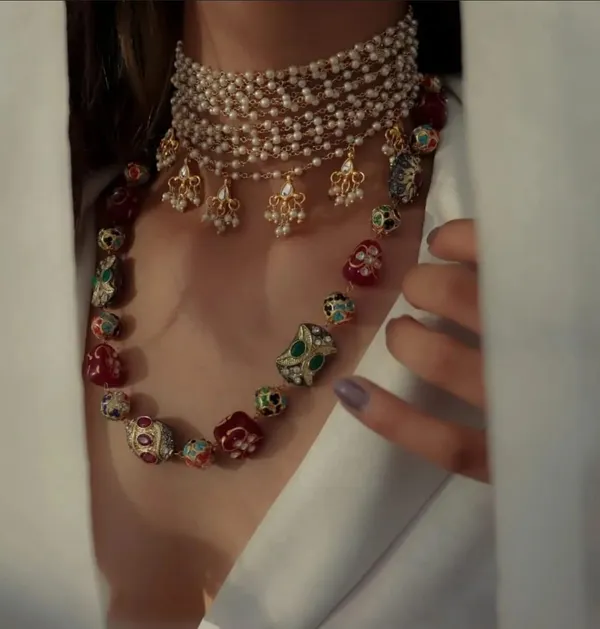 Layered_Combo_Necklace_Set_with_Pearl_Choker_and_Handpainted_Quartz_Necklace