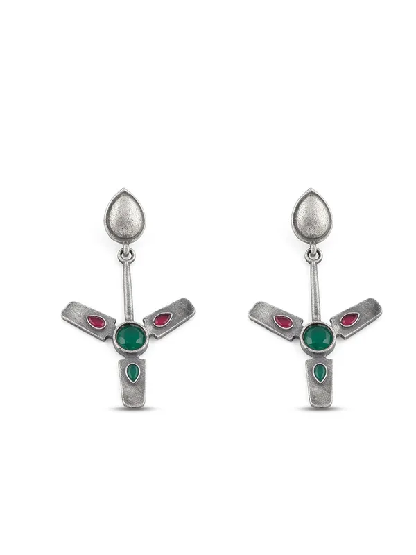 Elegant_Fan_Shaped_Earrings