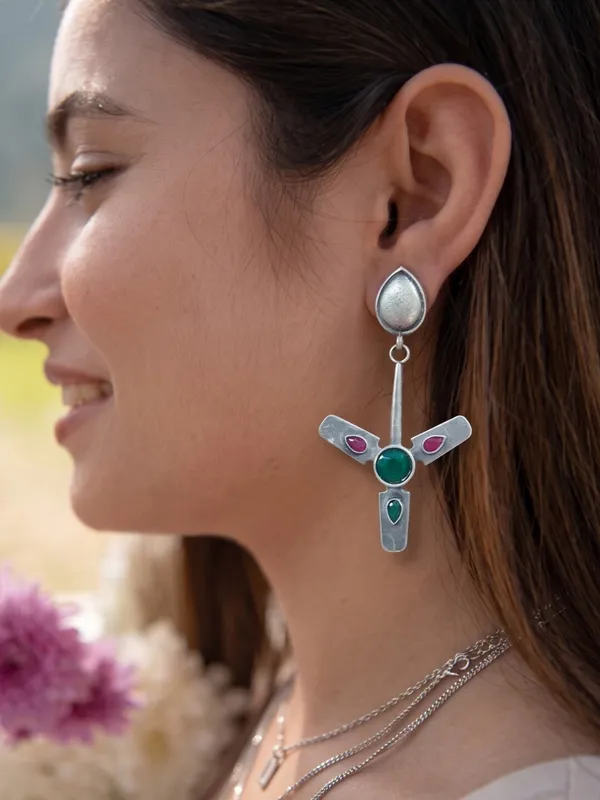 Elegant_Fan_Shaped_Earrings