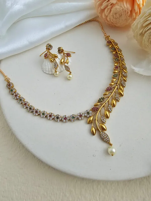 Jiva_Leaf_Design_Golden__Necklace_Set
