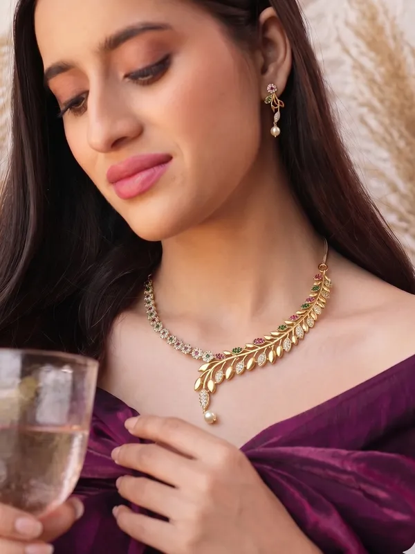 Jiva_Leaf_Design_Golden__Necklace_Set