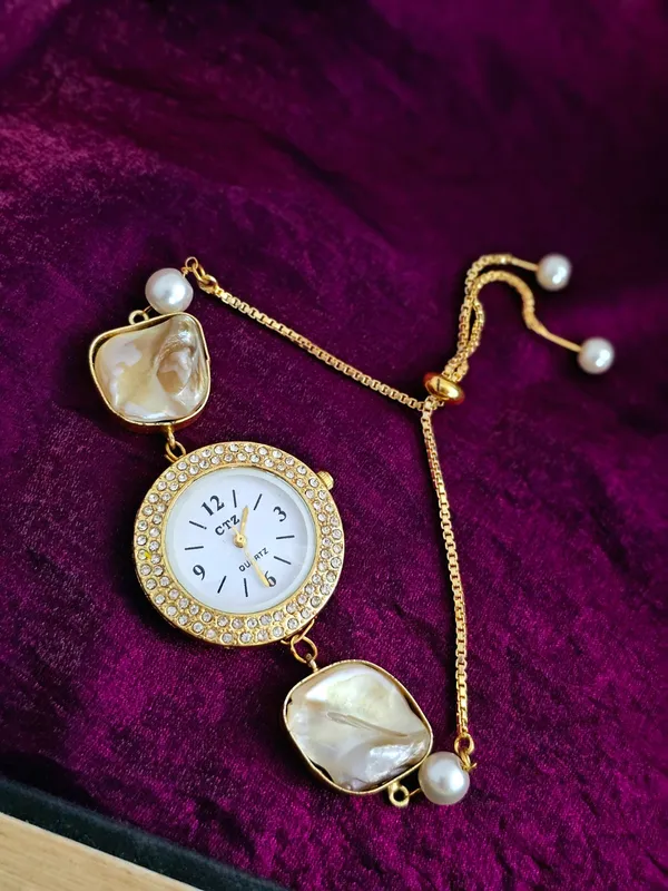 Celeste_Pearl_Dial_Watch