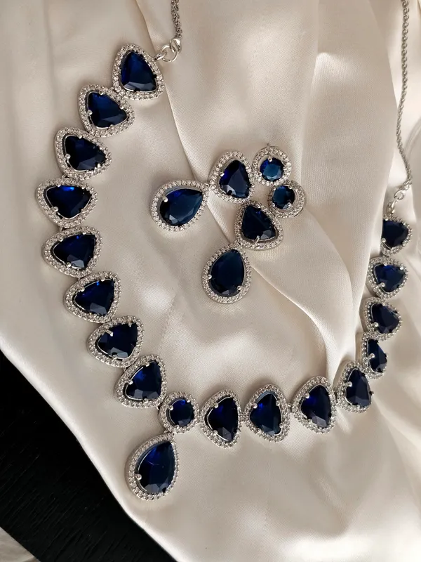 Sapphire_Glow_AD_Necklace_Set