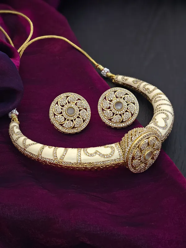 Cream_Blossom_Necklace_set