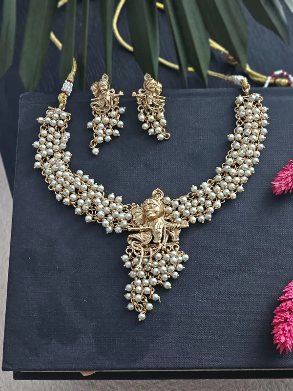 Divine_Krishna_Pearl_Necklace_Set