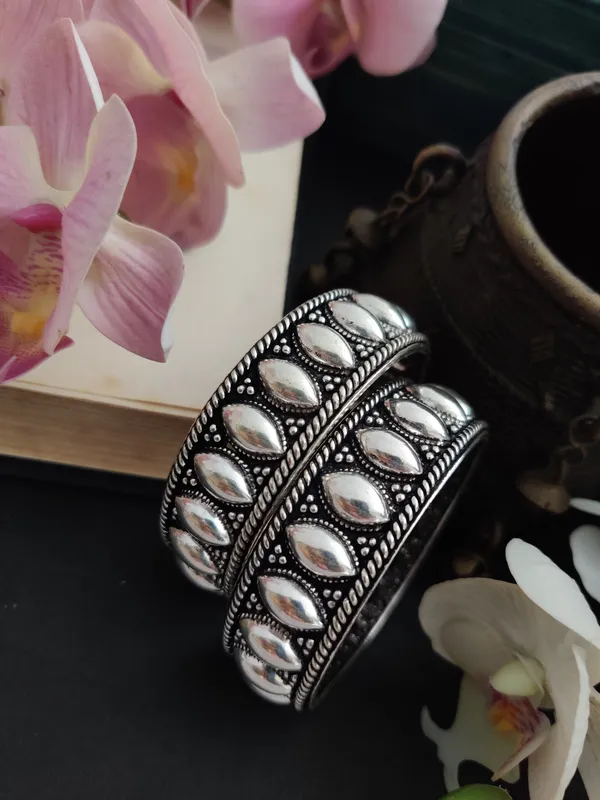 Dewdrop_Silver_Bangle_