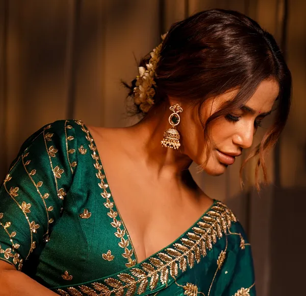 Eternal_Glow_AD_Jhumka_Set