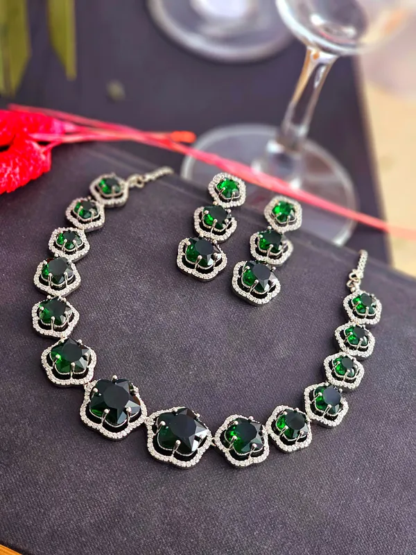 Emerald_Dusk_Necklace_Set