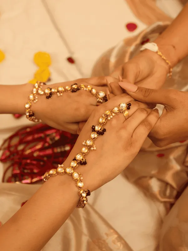 Emerald_Grace_Kundan_Hathphool