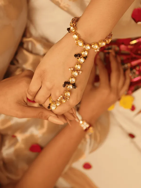 Emerald_Grace_Kundan_Hathphool
