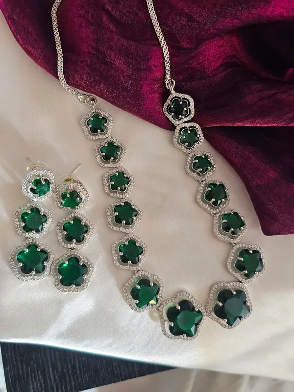 Emerald_Dusk_Necklace_Set