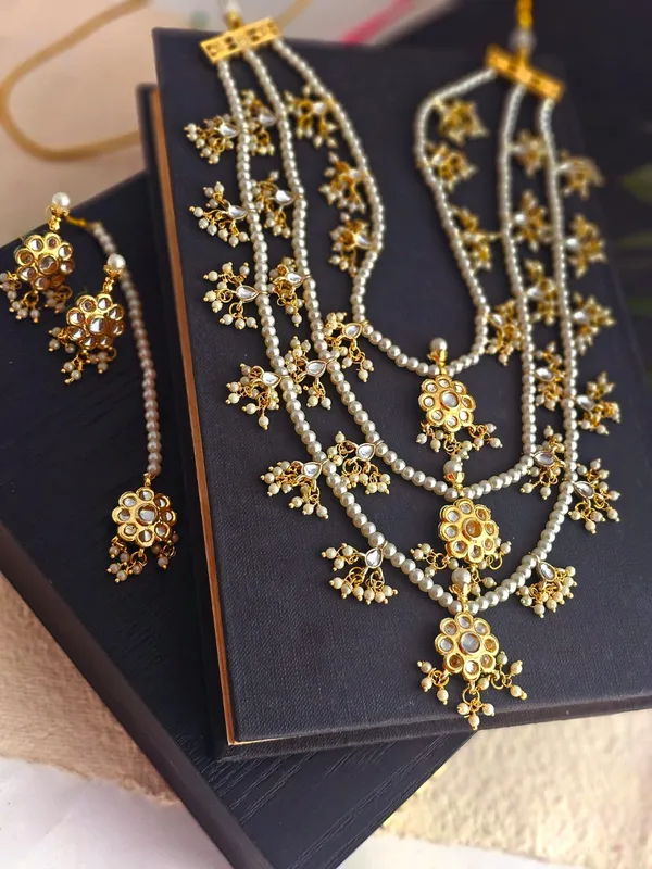 3-Layered_Kundan_Necklace_Set_With_Mangtika