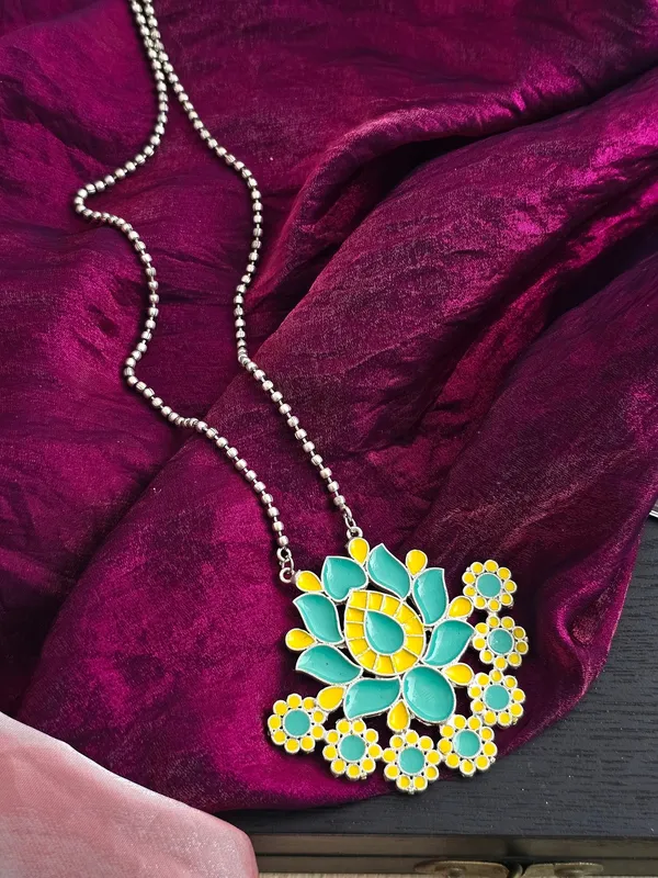 Beautifully_hand_crafted_necklace