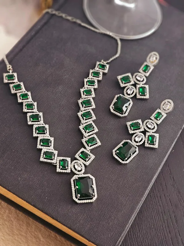 Emerald_Royale_AD_Jewelry_Set