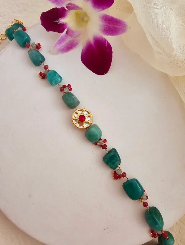Green_Stone_and_Red_Bead_Choker