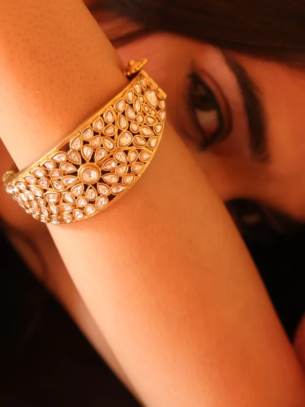 Golden_Petal_Gleam_Bracelet