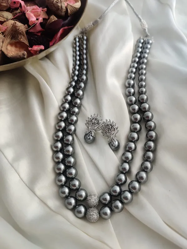 Srishti_Semi-Precious_Pearl_Necklace_Set
