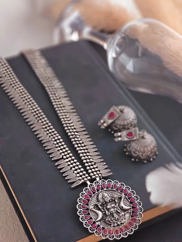 Shree_Grace_Ornate_Necklace_with_Laxmi_Maa_Pendant