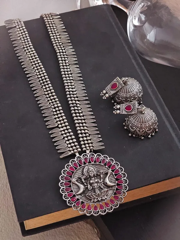 Shree_Grace_Ornate_Necklace_with_Laxmi_Maa_Pendant