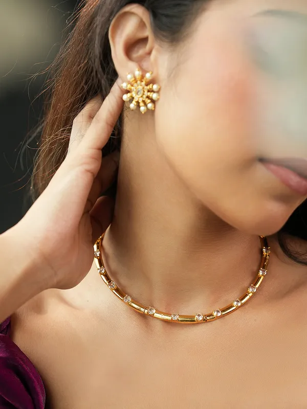 Sundarika_Golden_Stone_Necklace_Set