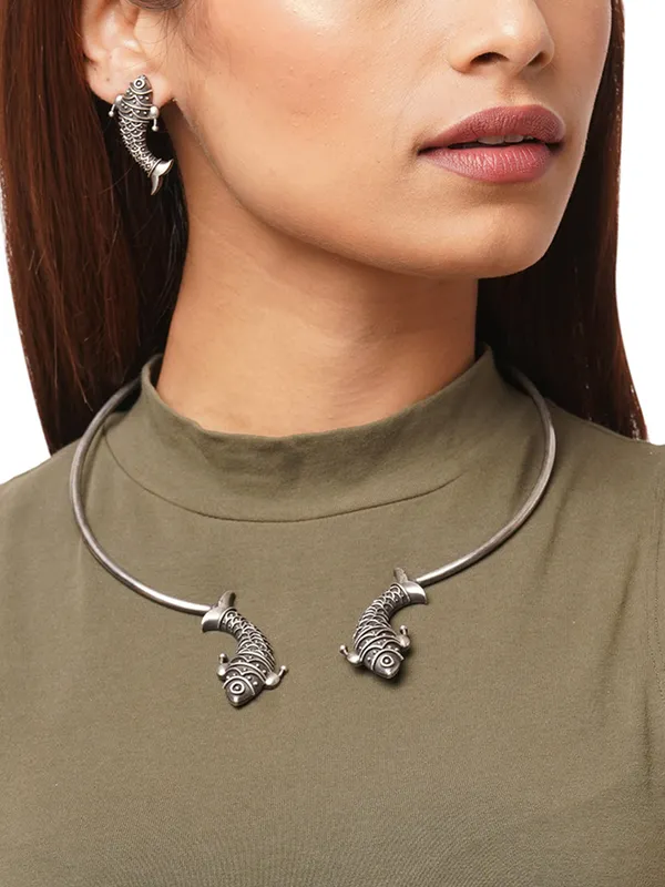 Koi_Hasuli_Open_Choker_Necklace_Set_with_Ornate_Fish_Pendants