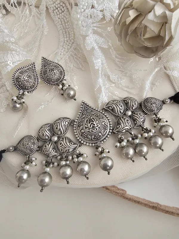 Vanya_German_Silver_Choker_Set