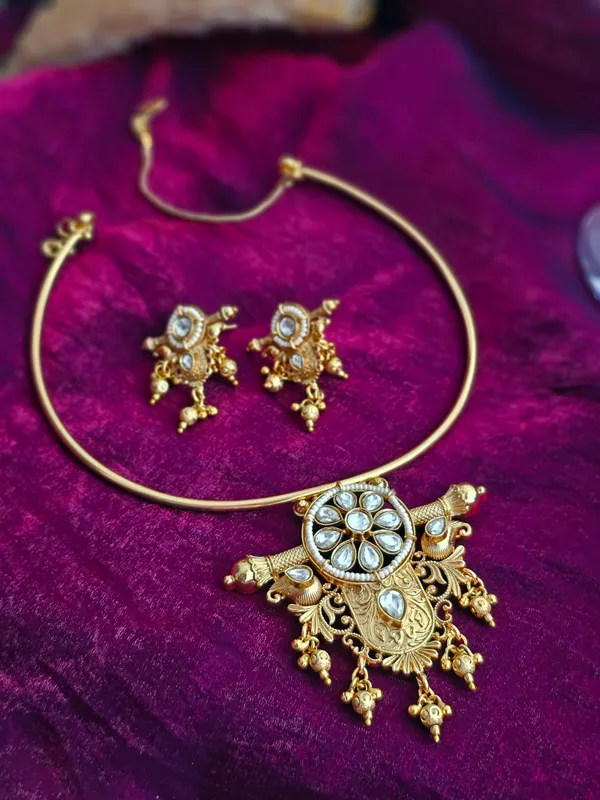 Kundan_Glow_Hasuli_Set