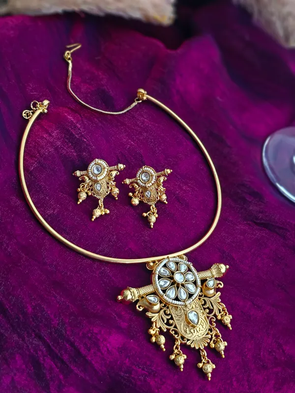 Kundan_Glow_Hasuli_Set