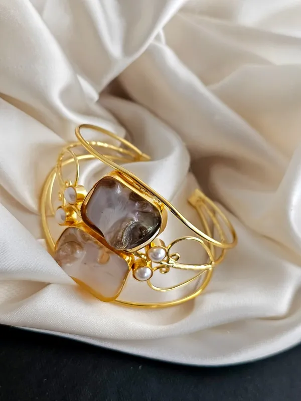 Lustrous_Pearl_Whisper_Bracelet