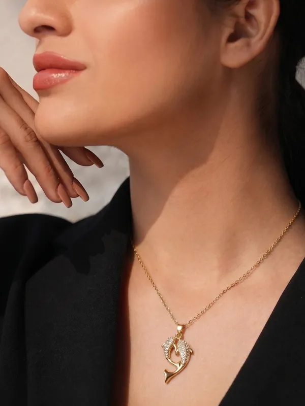 Lumi_Fish_Pendant_Necklace_